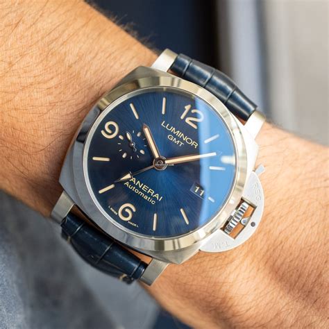 panerai luminor gmt pam01033.